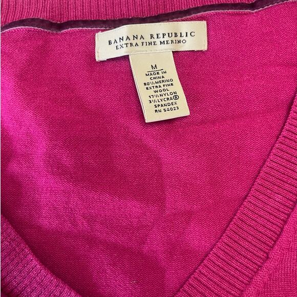 Banana Republic Fuchsia V-Neck Sweater for Women - Picture 2 of 6